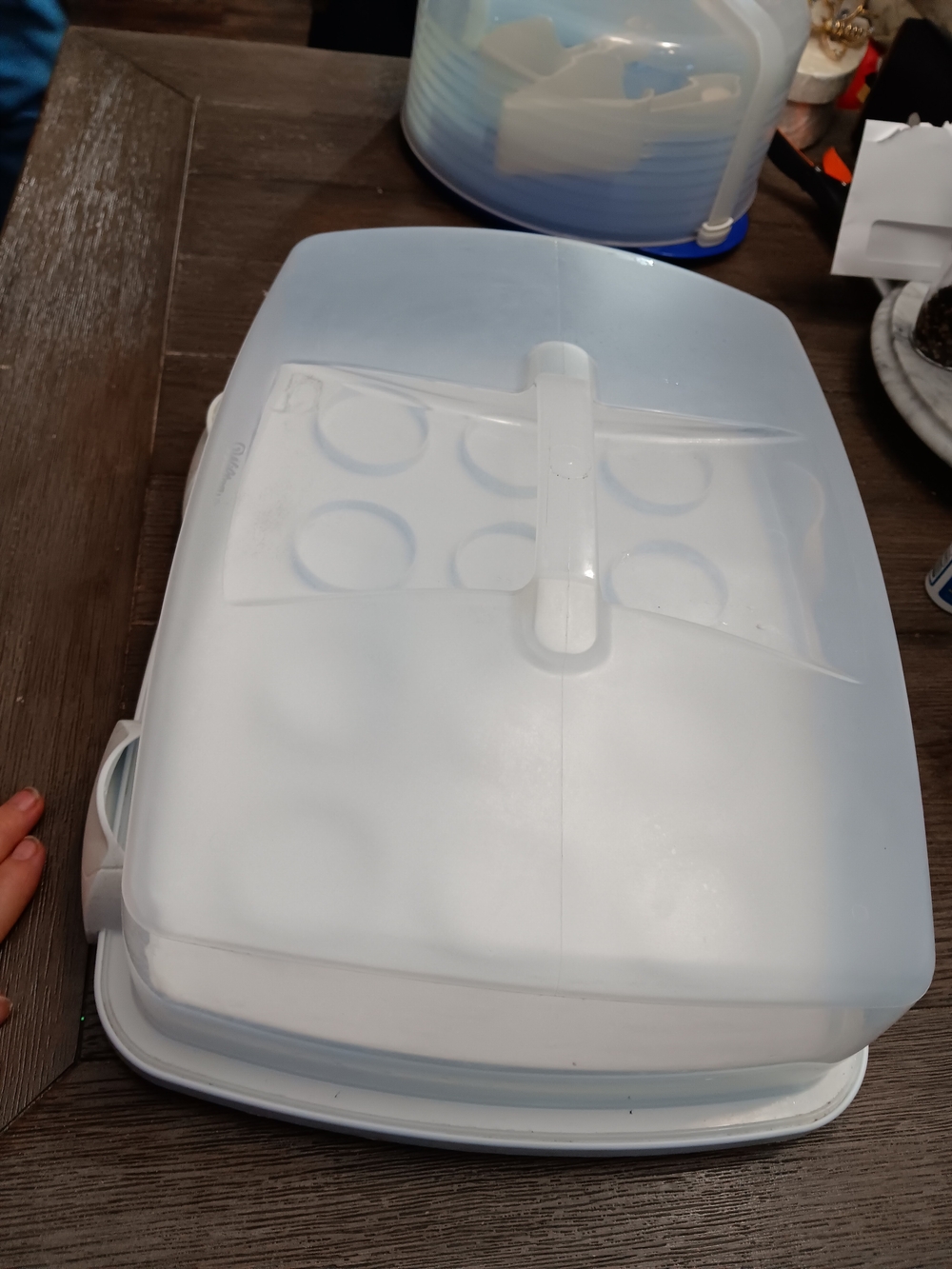 Unk White/Translucent Cake Carrier with Handle